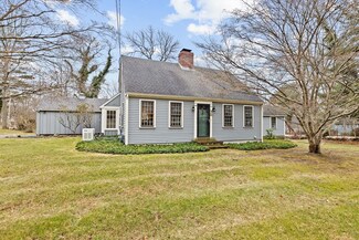 86 Pond St, Cohasset, MA 02025
