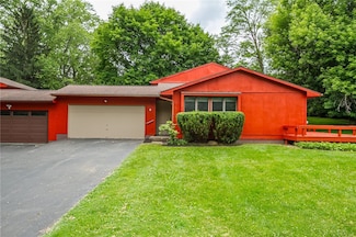 1 Brandywine Ln, Fairport, NY 14450