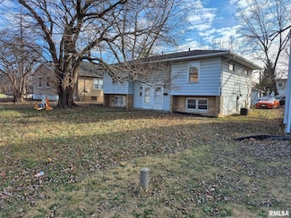 1424 E War Memorial Dr, Peoria, IL 61613