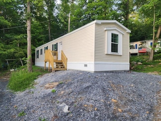 29 Dustin Dr, Bennington, VT 05201
