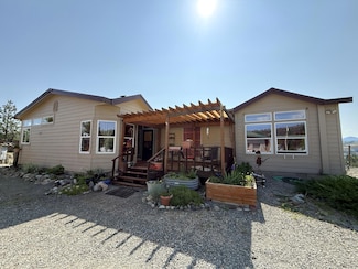 2 Meadowlark Ln, Republic, WA 99166
