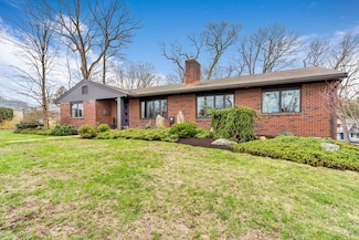 81 Linden St, Holliston, MA 01746