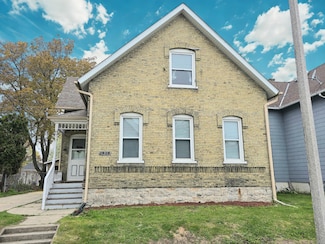 1928 Erie St, Racine, WI 53402