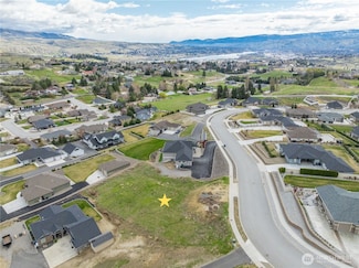 870 Autumn Crest Dr, Wenatchee, WA 98801