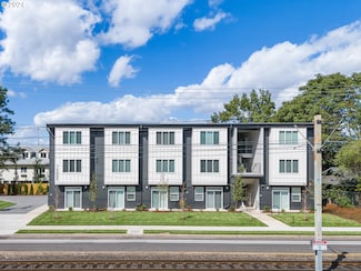 10985 E Burnside St Unit 6, Portland, OR 97216