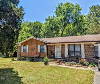 593 Pinewood Cir, Fort Oglethorpe, GA 30742