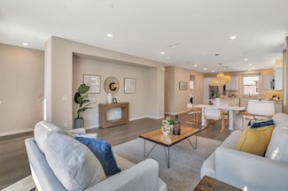 298 Agustin Narvaez St Unit 6, San Jose, CA 95136