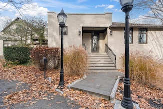 5 Cedar Ln, Glen Cove, NY 11542