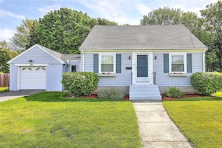 14 Manchester St, Bristol, RI 02809