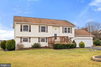 6900 Maplewood Dr, Bealeton, VA 22712