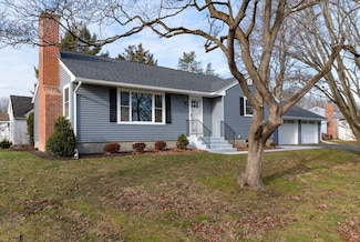6 Denise Ct, Northampton, MA 01060