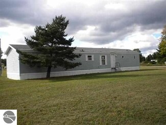 2534 Sawyer Rd, Traverse City, MI 49685