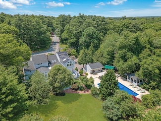 1 Crooked Bow Path, Mattapoisett, MA 02739