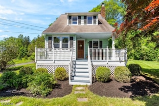 7 Shores Rd, Randolph, NJ 07869