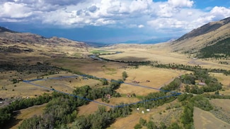 9 Grizzly Meadow Rd, Emigrant, MT 59027