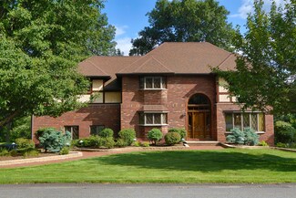 1 Downing Dr, Dallas, PA 18612