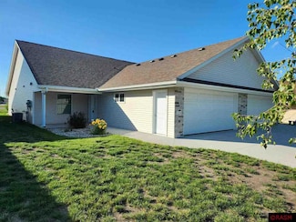 1228 1228 Birchwood Dr, New Ulm, MN 56073