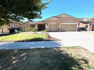 2939 S Bradley Ct, Visalia, CA 93292