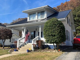 213 5th St, Paintsville, KY 41240