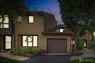 349 Willowbrook Dr, North Brunswick, NJ 08902