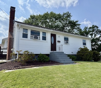 11 Hill Rd, Holbrook, MA 02343