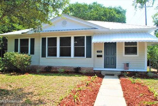 172 Saint Charles Ave, Biloxi, MS 39530