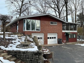 801 Stamper Ln, Godfrey, IL 62035