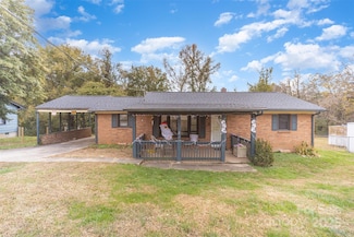 407 Forestway Dr, Mount Holly, NC 28120