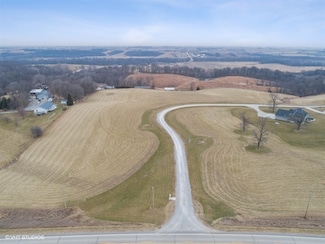 2818 W Dr, Parnell, IA 52325