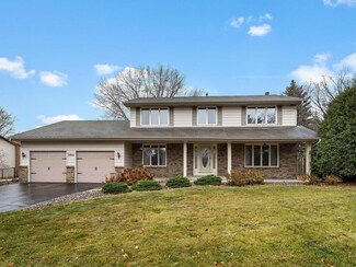 5905 Oakview Ln N, Plymouth, MN 55442