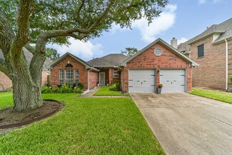 1018 Canterbury Dr, Pearland, TX 77584