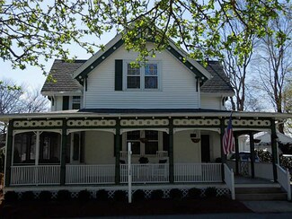 35 10th Ave, Warwick, RI 02886