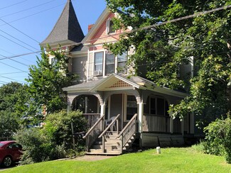23 Summer St, Rockland, ME 04841