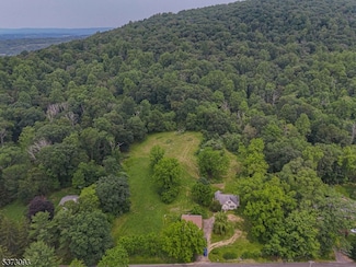 79 Mountain Lake Rd, Belvidere, NJ 07823