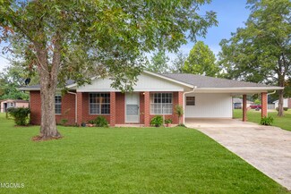 11576 Pine Dr, Gulfport, MS 39503