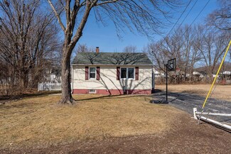 98 Gabrielle St, Manchester, NH 03103
