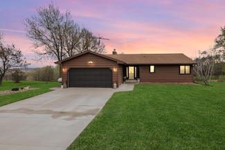 46236 186th Avenue Ct, Zumbrota, MN 55992