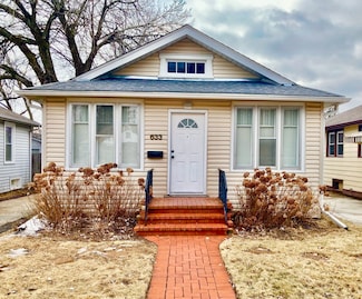 633 W Pacific Ave, Waukegan, IL 60085
