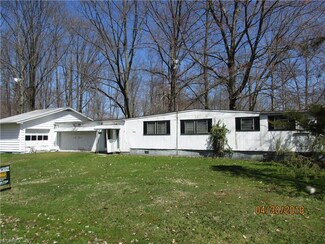 4963 Tuckaho Dr, Andover, OH 44003