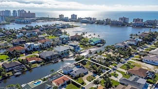 438 Lagoon Ave, Naples, FL 34108