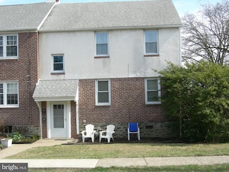 221 Pilgrim Ln, Drexel Hill, PA 19026