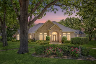 6200 Forest River Dr, Fort Worth, TX 76112