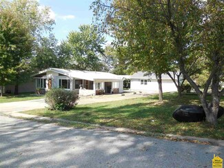 206 Salem Ave, Knob Noster, MO 65336