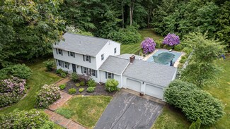 10 King Richard Dr, Londonderry, NH 03053