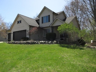 10480 Denton Creek Dr, Fenton, MI 48430