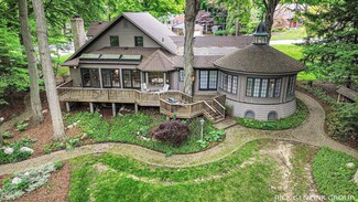 988 Kenwood Dr, Holland, MI 49423