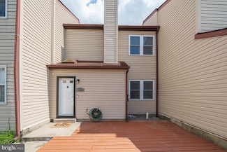 165 Valley Cir, Newark, DE 19711