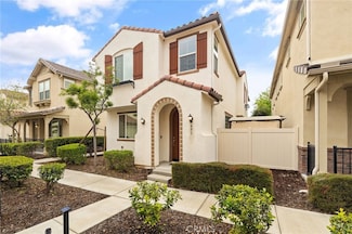 653 S Mandarin Ln, Rialto, CA 92376