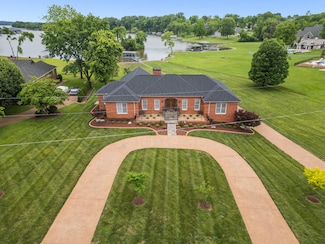 633 Bay Point Dr, Gallatin, TN 37066