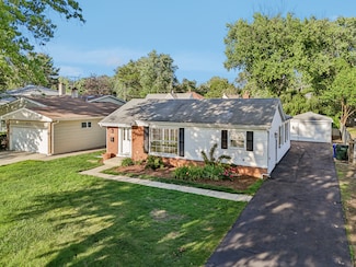 217 S Park Blvd, Glen Ellyn, IL 60137